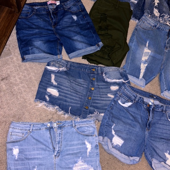 FashionNova, SHEIN & Target shorts & Bermuda Shorts - Picture 2 of 6